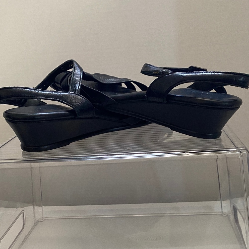 SAS Women's Elegant Black Sandals - Picture 8 of 11